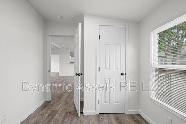 Building Photo - 403 N Walnut St