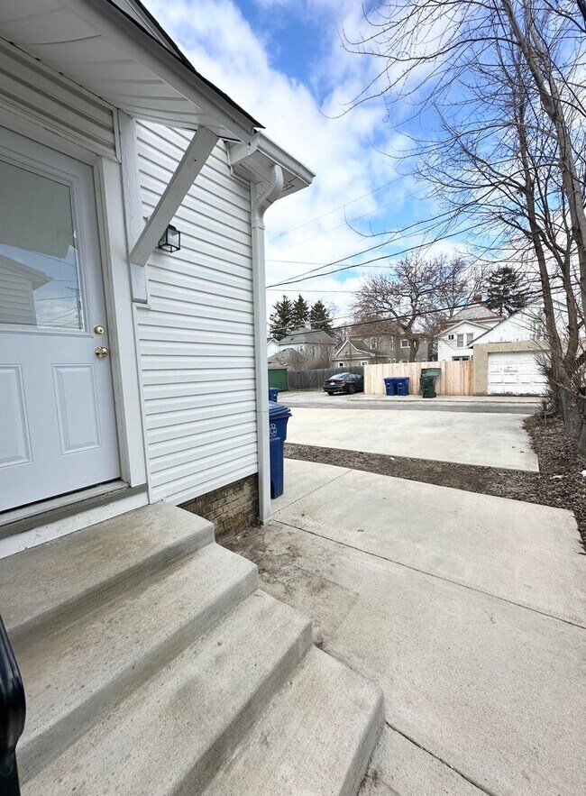 Building Photo - 66 W California Ave