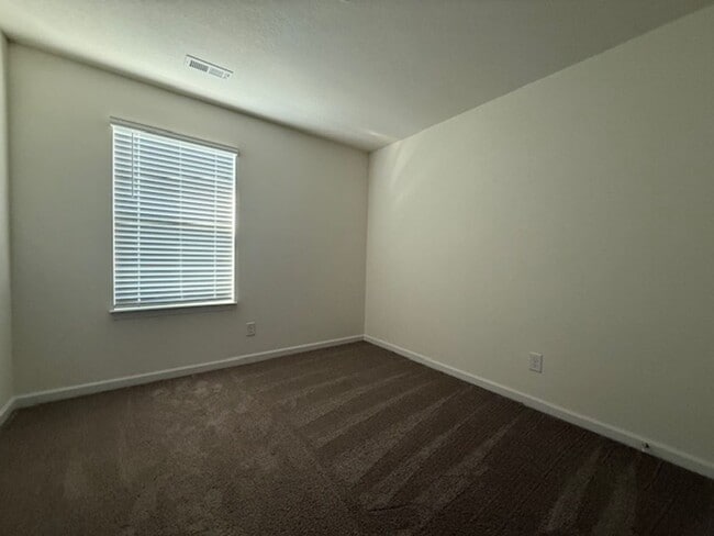 Building Photo - ?Brand New Townhome – Stylish, Modern & Cl...