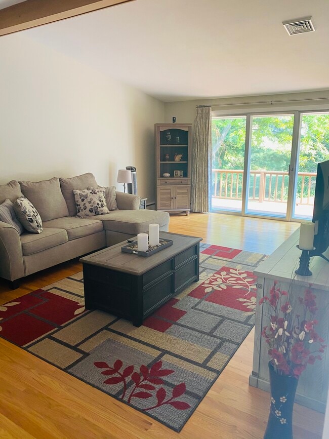 Building Photo - 7863 Russell Ln