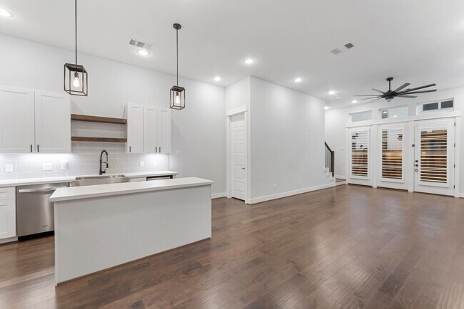 Building Photo - 113 Coronado St