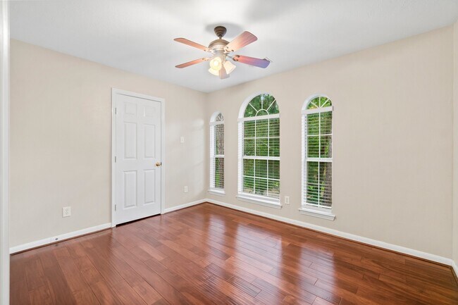 Building Photo - 83 Terraglen Dr