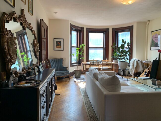 Building Photo - 273 Newbury St