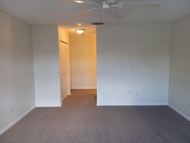 Building Photo - 8045 Eastlake Dr