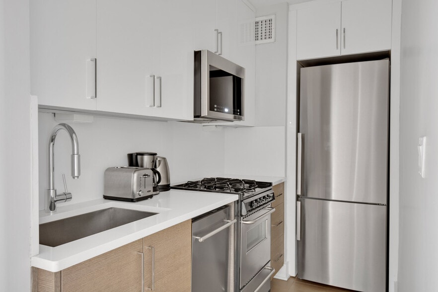 Building Photo - 30 Park Ave