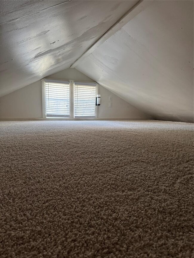 Building Photo - 704 Franklin Blvd