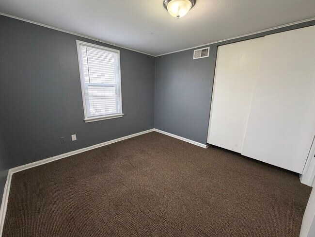 Building Photo - 535 15th Ave