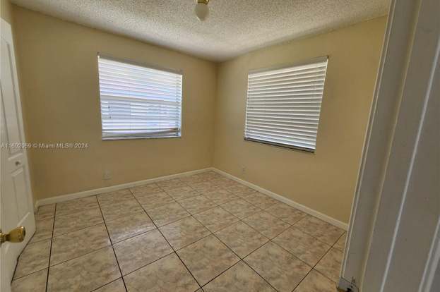 Building Photo - 9962 Twin Lakes Dr