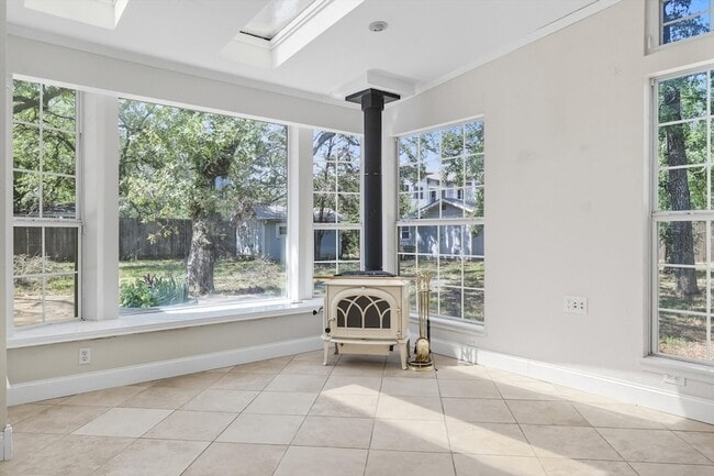Building Photo - 5702 Teasley Ln
