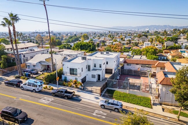 Building Photo - 705 Benton Wy
