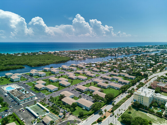 Building Photo - 210 Horizon W