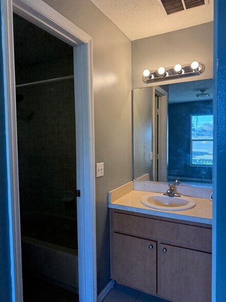 Building Photo - 170 Juniper Run