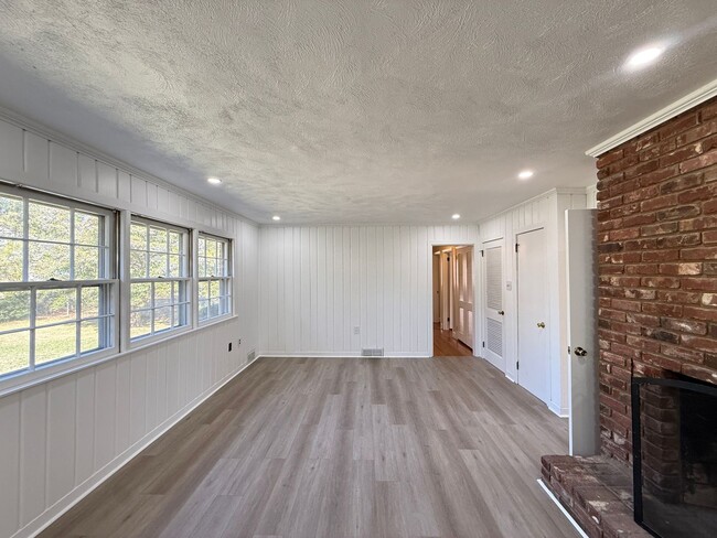 Building Photo - 2841 Deerwood Dr