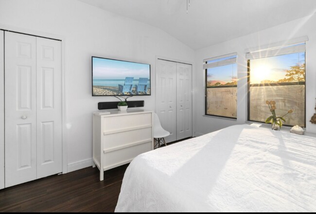 Building Photo - 263 Crew Ct