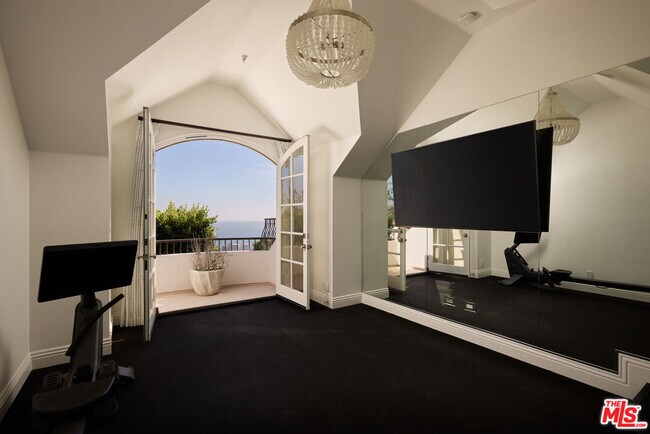 Building Photo - 541 Paseo Miramar