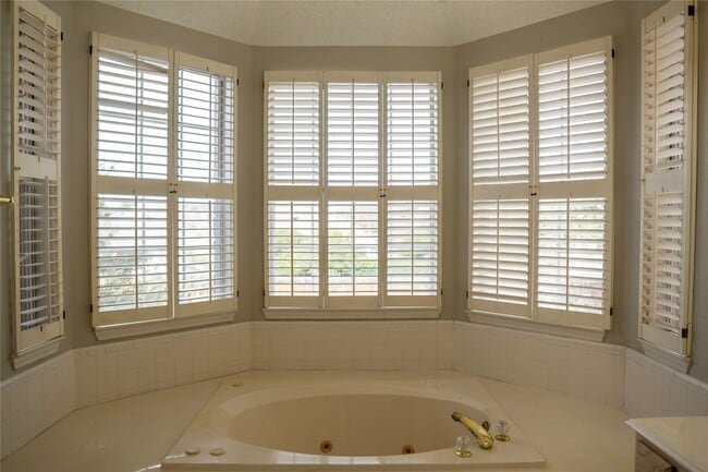 Building Photo - 5609 Exeter Dr