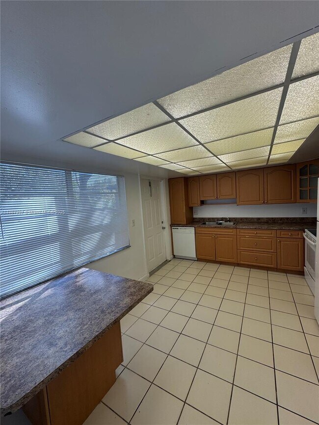 Building Photo - 7025 W Sunrise Blvd