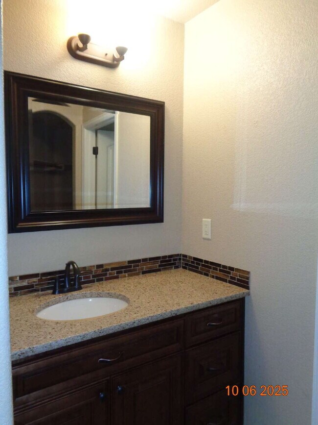 Building Photo - Exclusive community