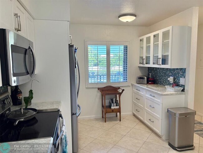 Building Photo - 2112 S Cypress Bend Dr
