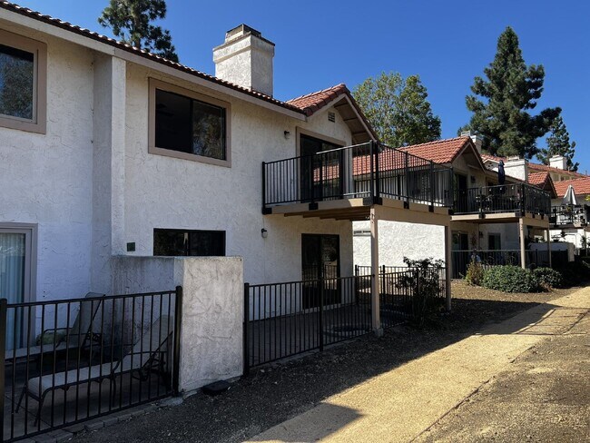 Building Photo - 3036 Avenida Christina