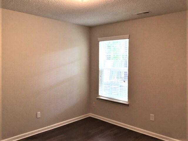 Building Photo - 113 Trickle Dr