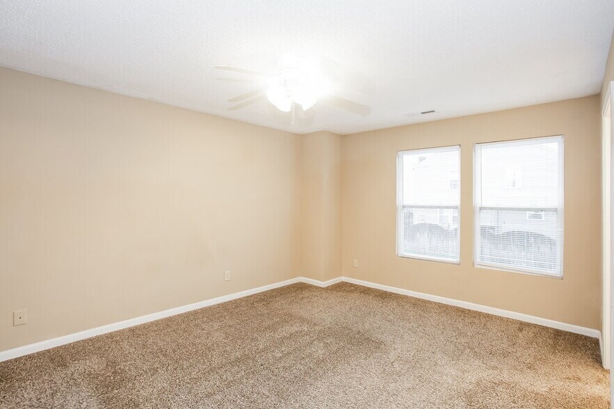 Building Photo - 834 Littleton Dr