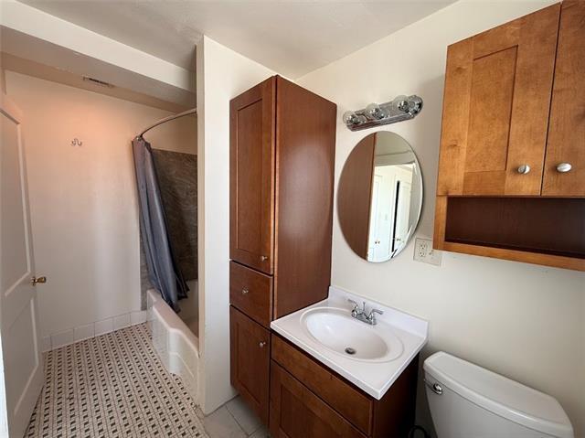 Building Photo - 1324 Foucher St