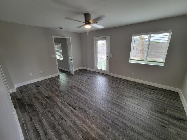 Building Photo - 535 W 15th St