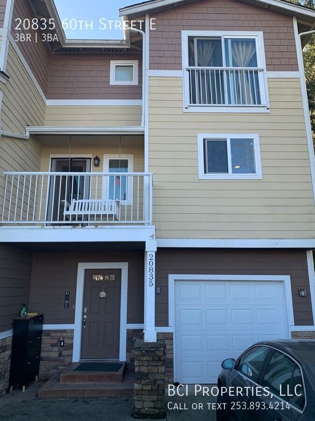 Primary Photo - Beautiful 3 Bedroom Townhome in Desired Ne...