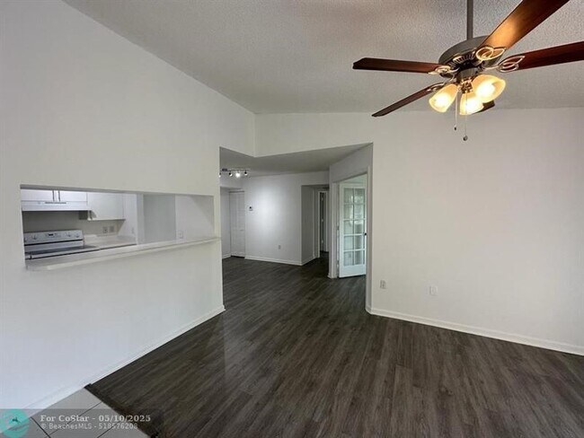 Building Photo - 4844 N State Rd 7