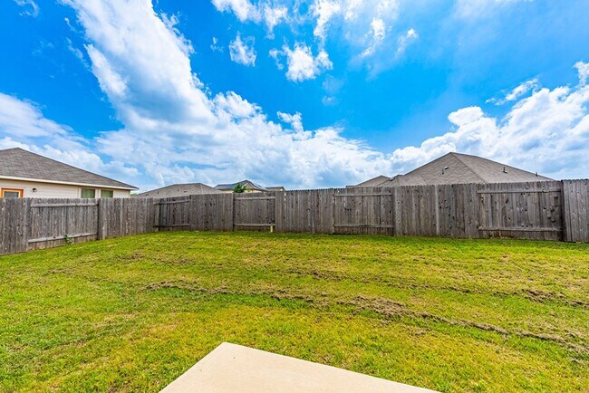 Building Photo - Experience Luxury Living: Perfect Blend of Comfort & Style in Your Dream Home! Schedule Viewing Now!