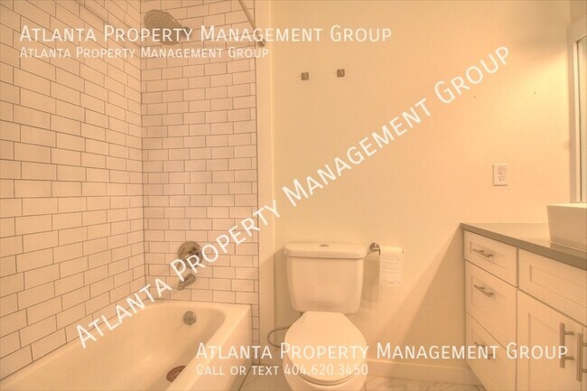 Building Photo - 4038 Elm Street