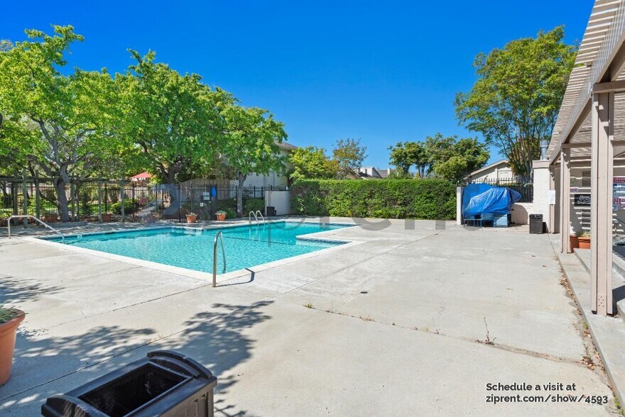 Building Photo - 11051 Firethorne Dr