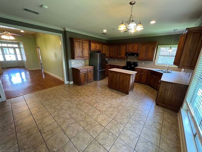 Building Photo - 3995 Water Oak Dr