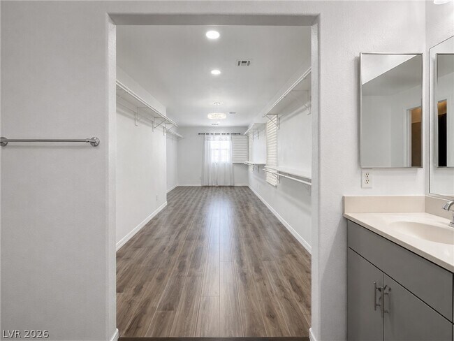 Building Photo - 372 Ambitious St