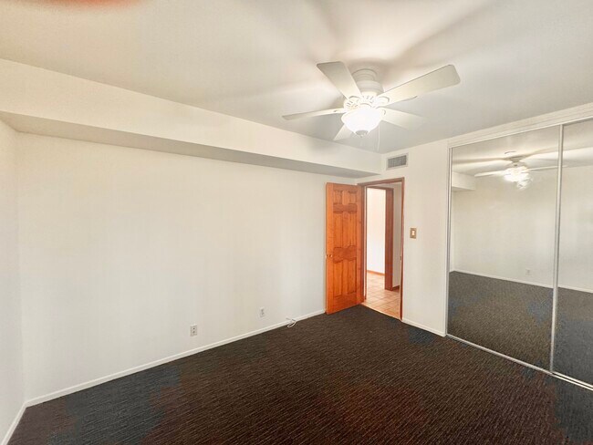 Building Photo - 1278 N Van Ness Ave