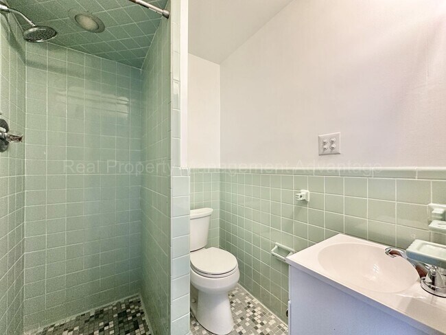 Building Photo - Spacious 4-Bedroom, 2-Bath Home in Clawson...