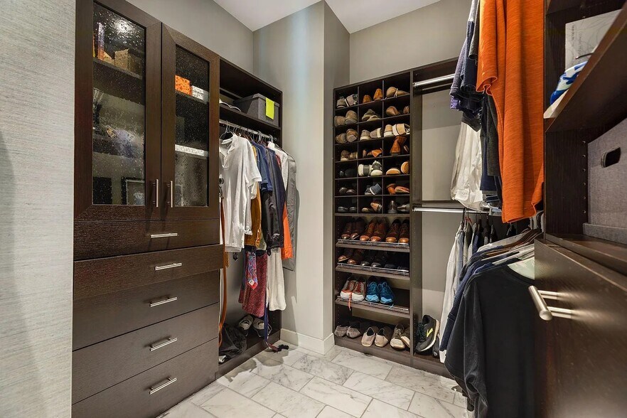 Building Photo - 210 Lavaca St