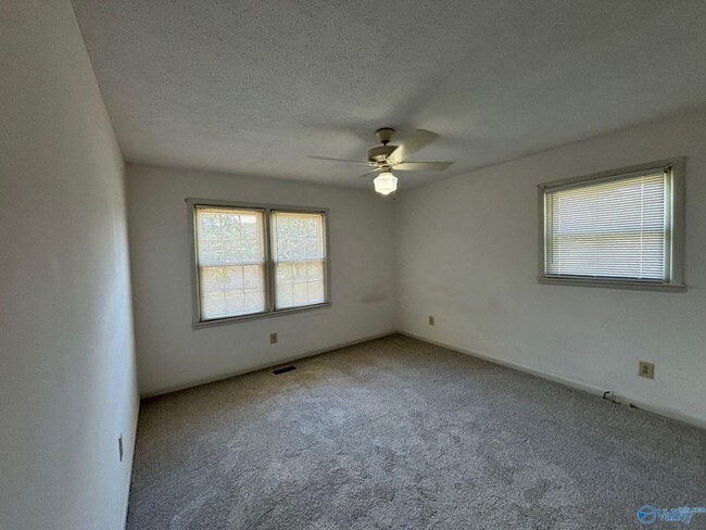 Building Photo - 1925 Lynnbrook Dr SW