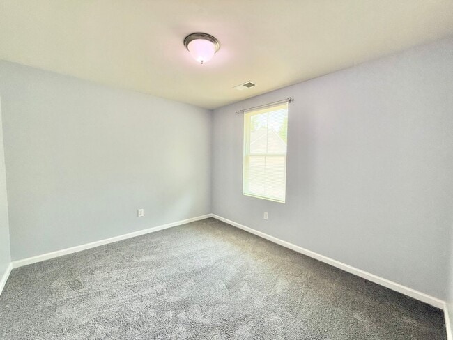 Building Photo - **OFFERING REFUNDABLE APPLICATION FEES & $100 MOVE IN PROMOTION** Charming 3BD, 1.5BA Clayton Hom...