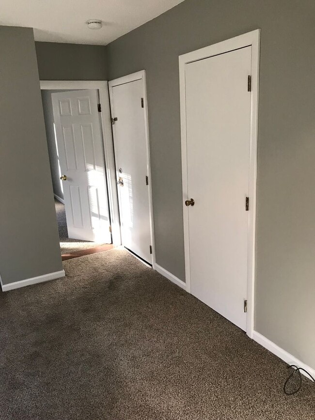 Building Photo - Nice Private Recently Updates One Bedroom ...
