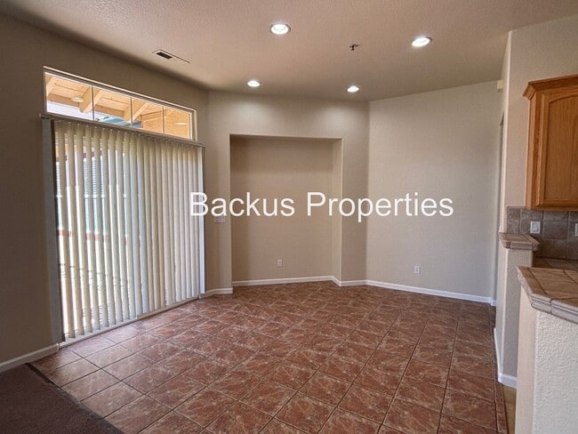 Building Photo - 11 Huerta Ave