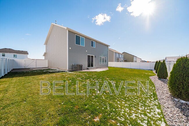 Building Photo - 667 S 2275 W