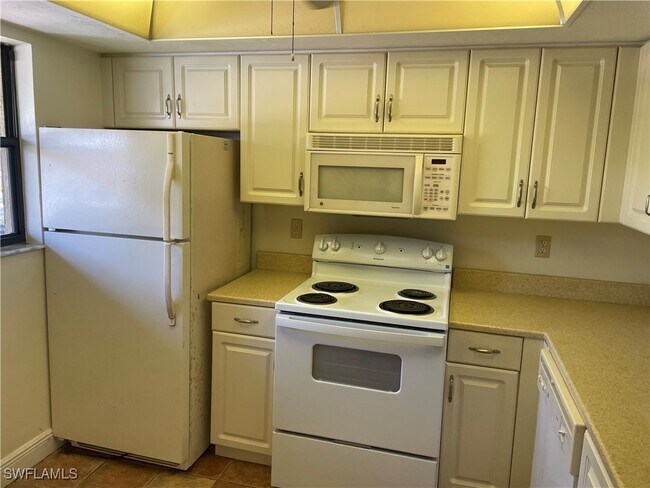 Building Photo - 2137 Golfside Village Dr