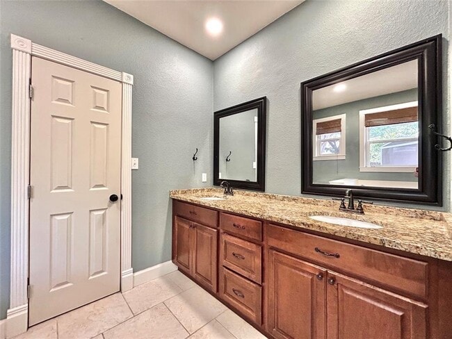 Building Photo - 1303 White Dove Cove