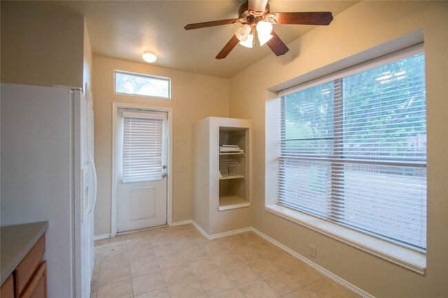 Building Photo - 11139 Still Hollow Dr