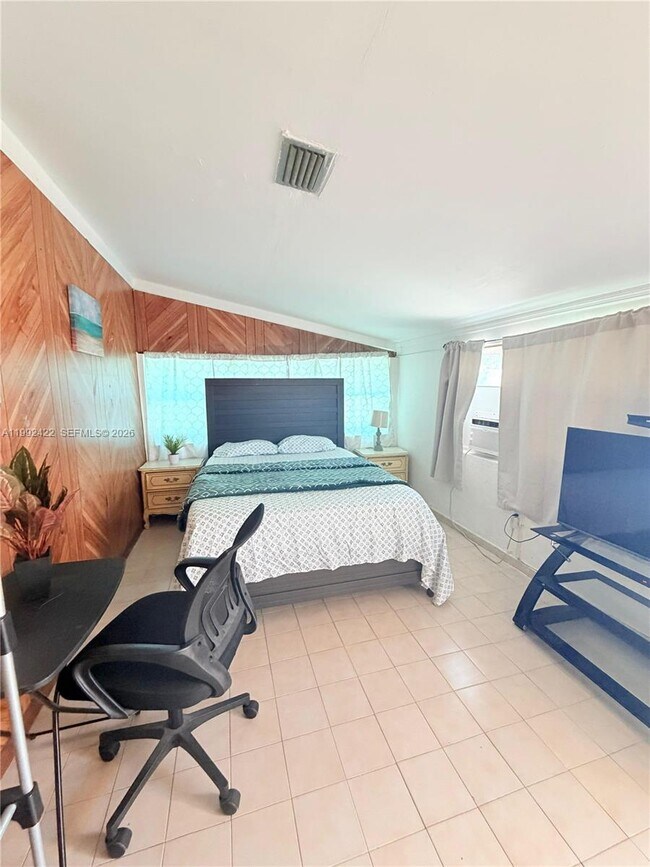 Building Photo - 19631 NE 12th Ct