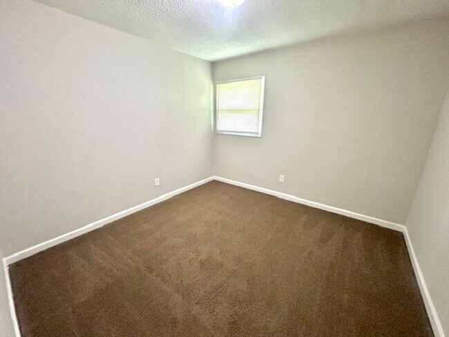 Building Photo - Newly Renovated 3 Bedroom Home!