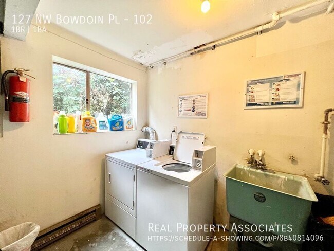 Building Photo - 127 NW Bowdoin Pl