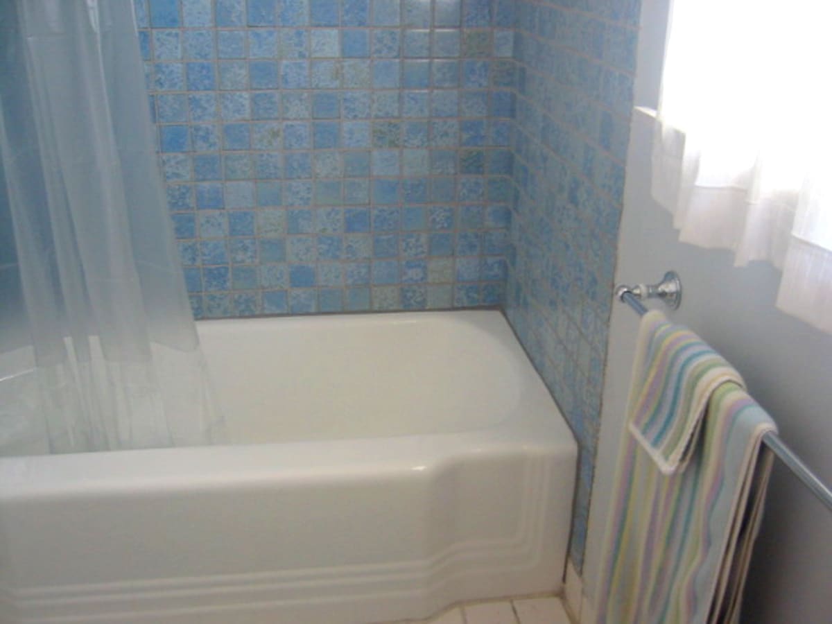 Building Photo - 1551 Rendall Pl